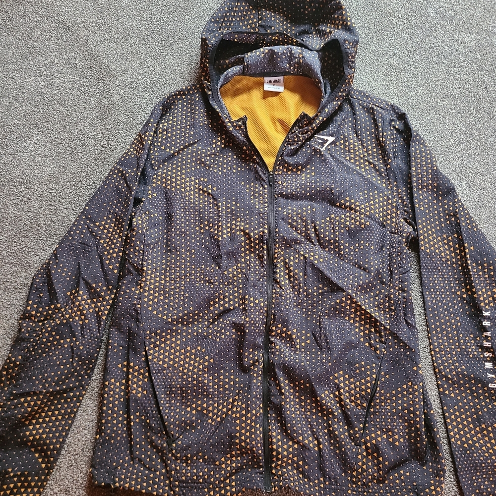 Gymshark Sport Windbreaker Mens size  Medium Black/Yellow Pattern
